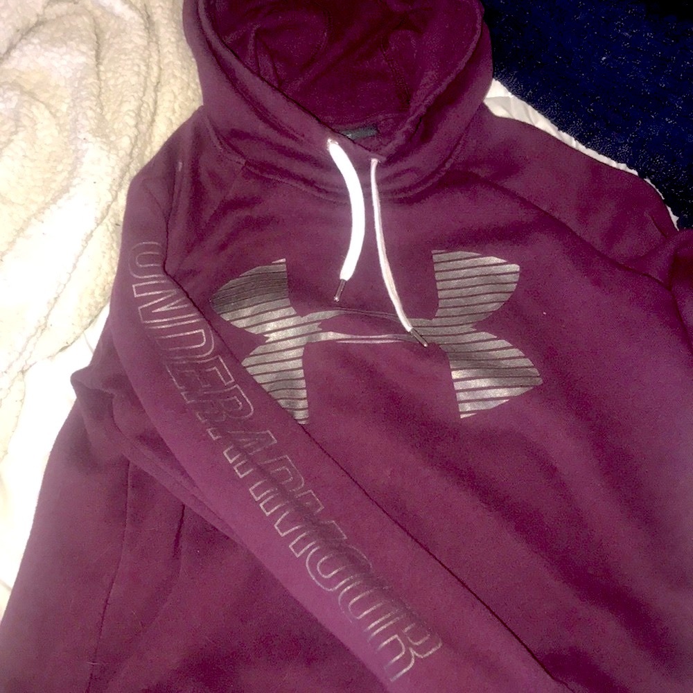 Maroon cowl under armour sweatshirt